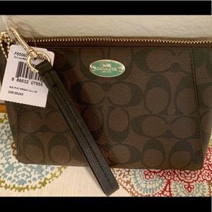 NWT COACH Clutch/Wristlet